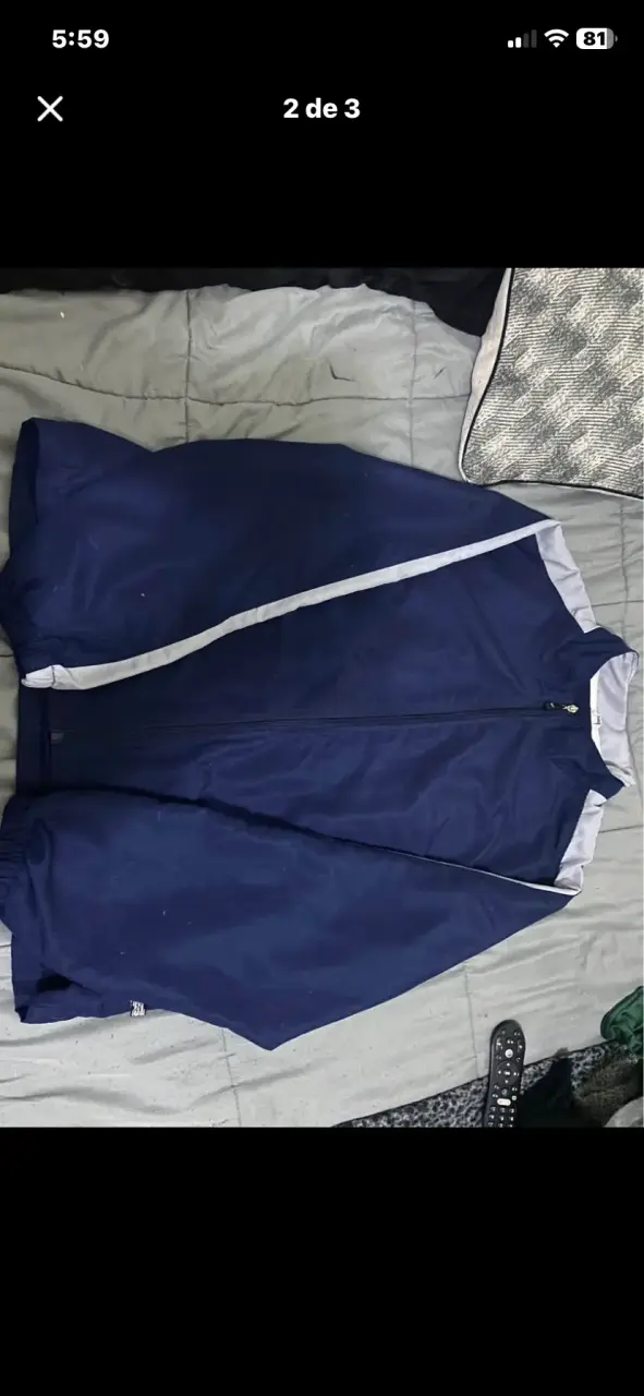 Chaqueta deportiva azul con franjas blancas - 2