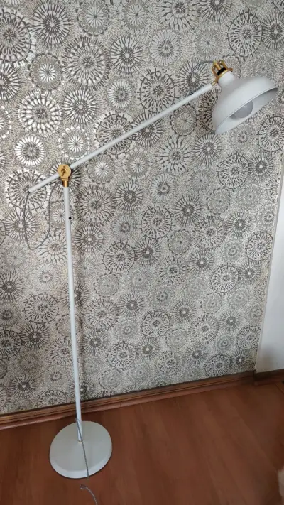 Lámpara de pie ajustable blanca - miniatura 4