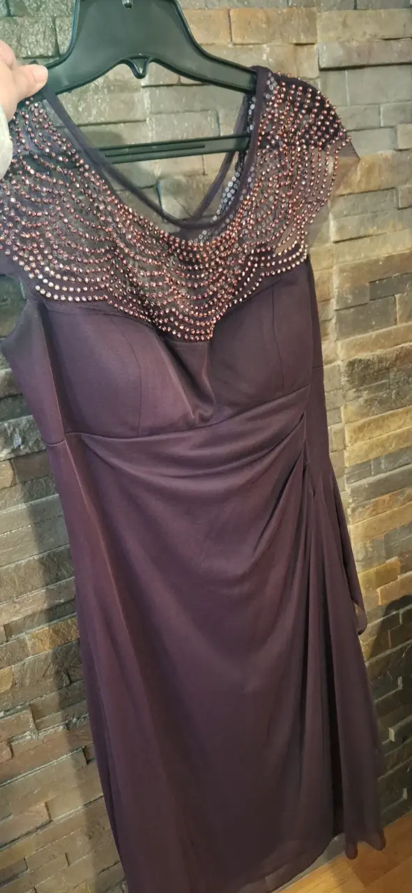 Vestido de noche morado con pedrería - 1