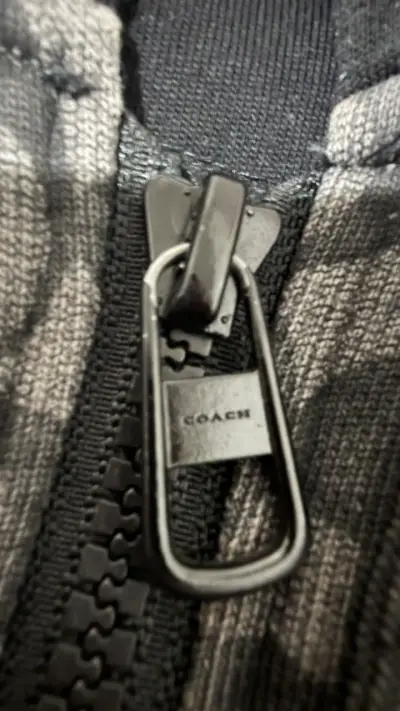 Polerón con capucha Coach negro y gris - miniatura 4