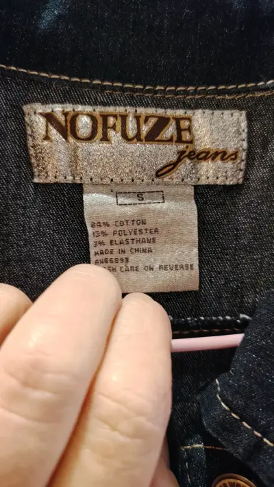Chaleco de mezclilla con tachas y diseño de corazón - miniatura 3