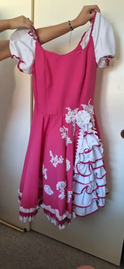 Vestido de cueca rosa con encaje floral - miniatura 2
