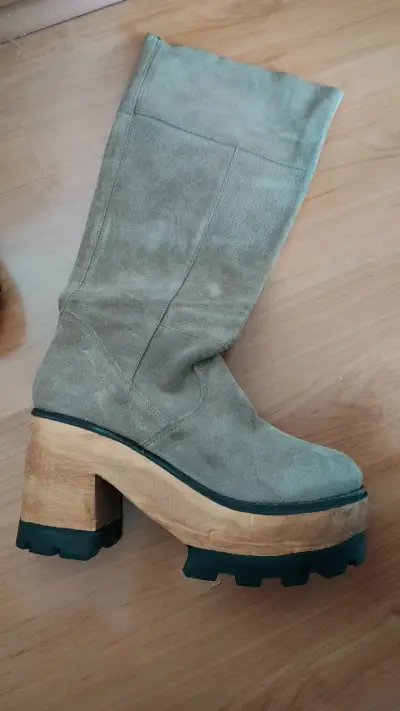 Botas de gamuza beige con plataforma gruesa - miniatura 3