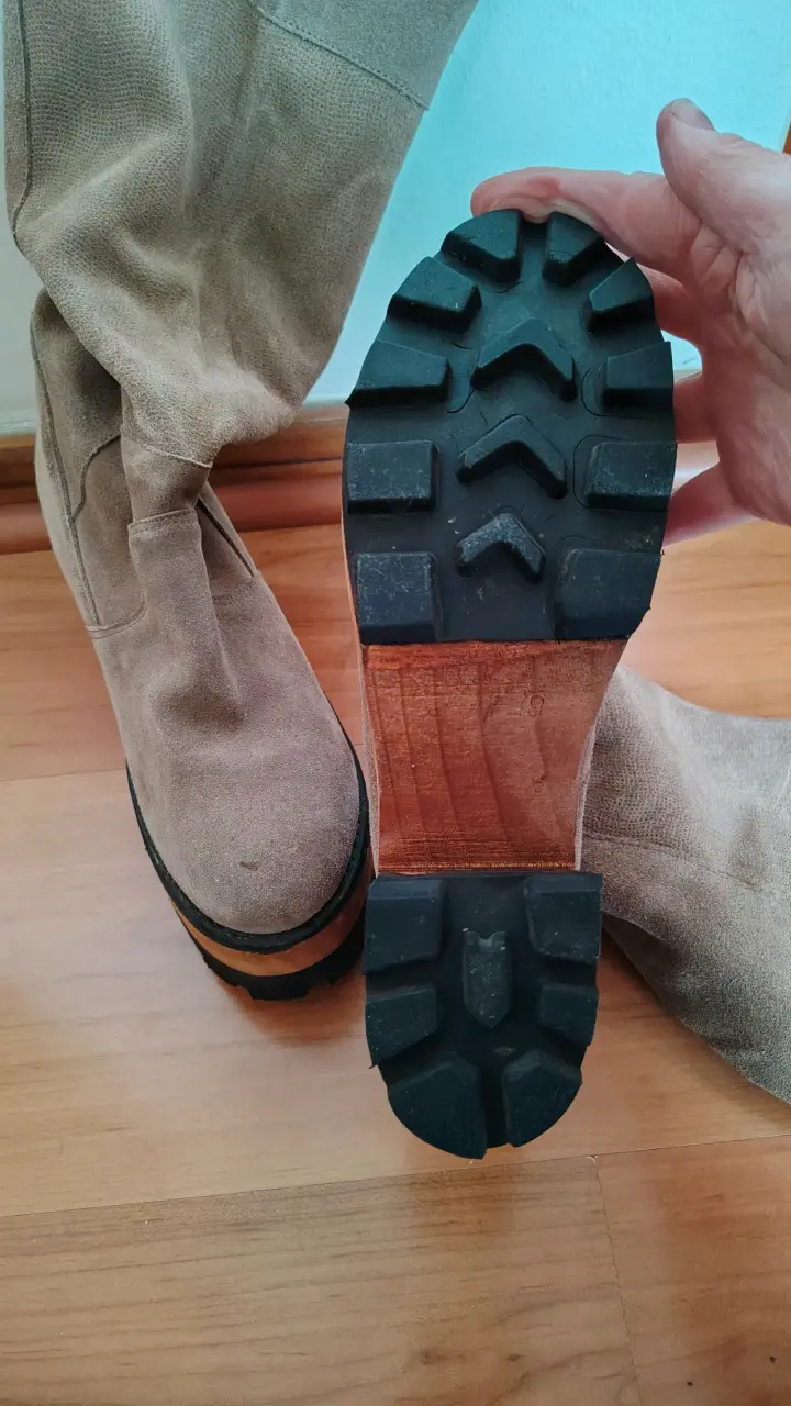 Botas de gamuza beige con plataforma gruesa - 4