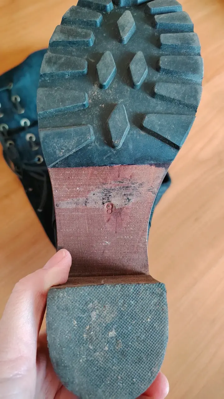 Botas de gamuza negras con tacón de madera - 3