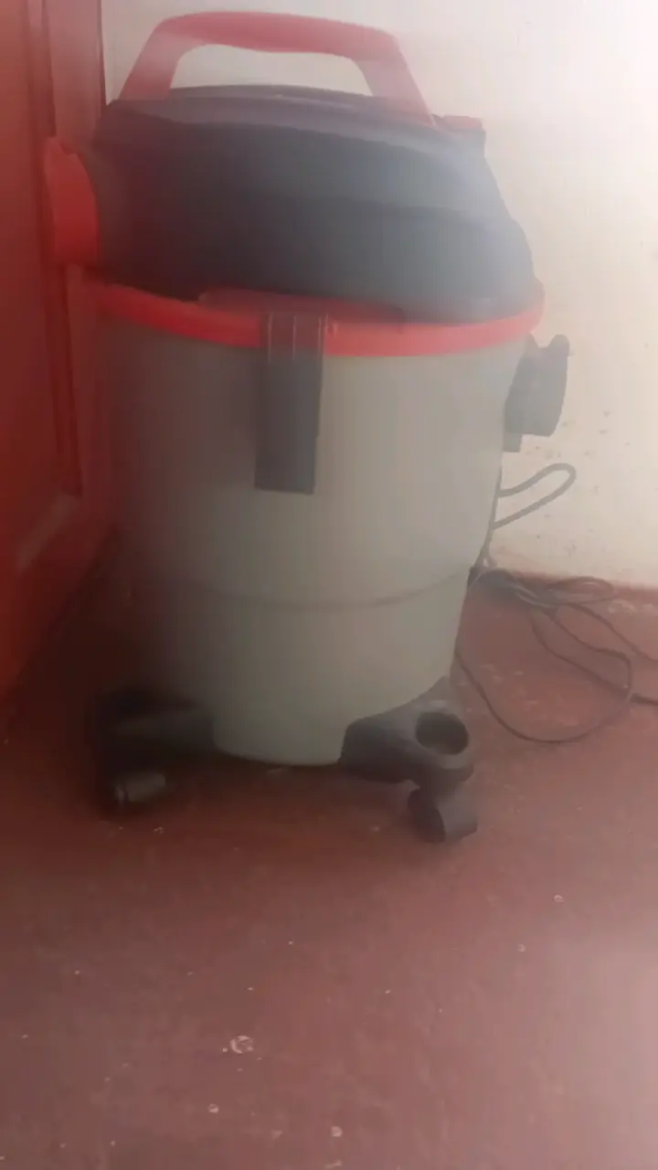 Aspiradora Würden de polvo y agua 1600W - 1