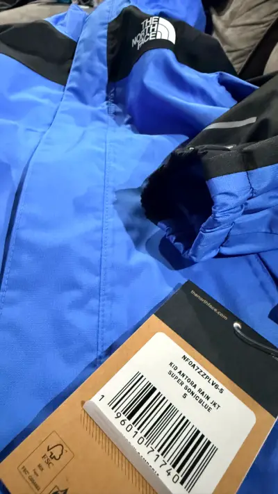 Chaqueta impermeable azul The North Face para niños - miniatura 3