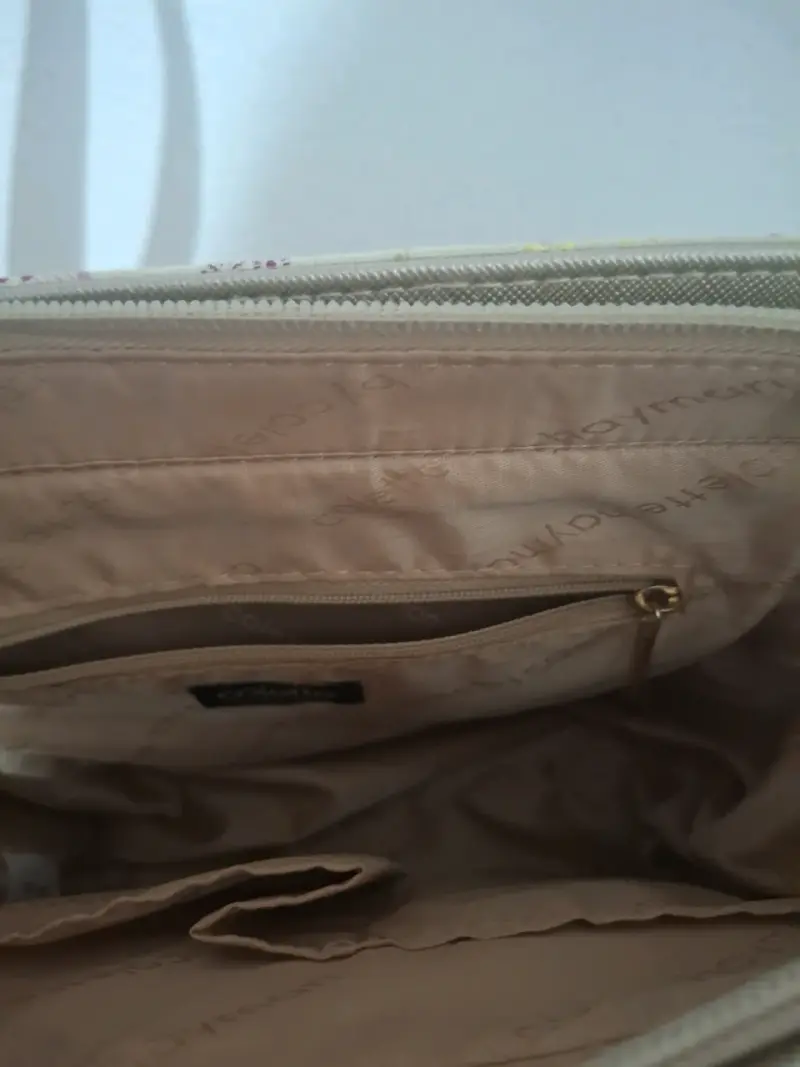 Cartera de mano floral beige con correa ajustable - 3