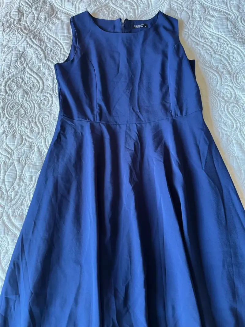 Vestido azul sin mangas elegante