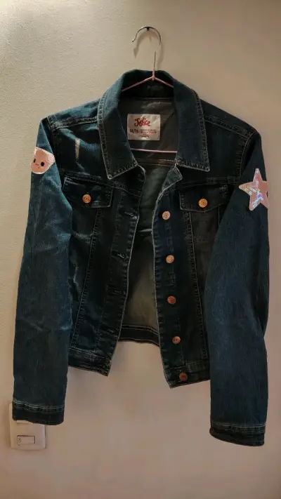 Chaqueta de mezclilla para niña Justice con parches - miniatura 1