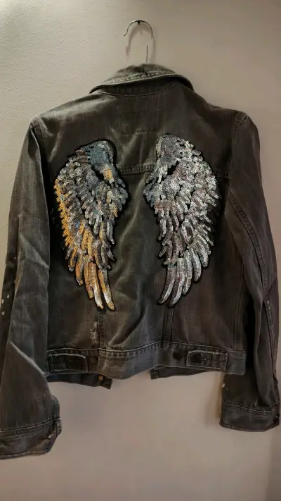 Chaqueta de mezclilla Old Navy con diseño de alas - miniatura 2