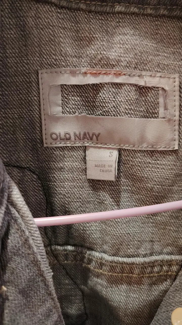 Chaqueta de mezclilla Old Navy con diseño de alas - 3