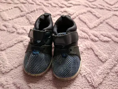 Zapatillas deportivas para niños en varios colores - miniatura 3