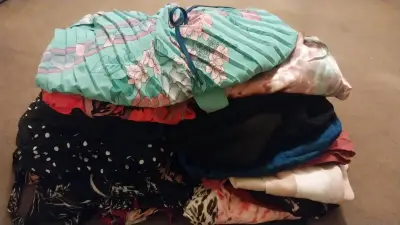Lote de 20 vestidos variados para mujer más regalo - miniatura 1