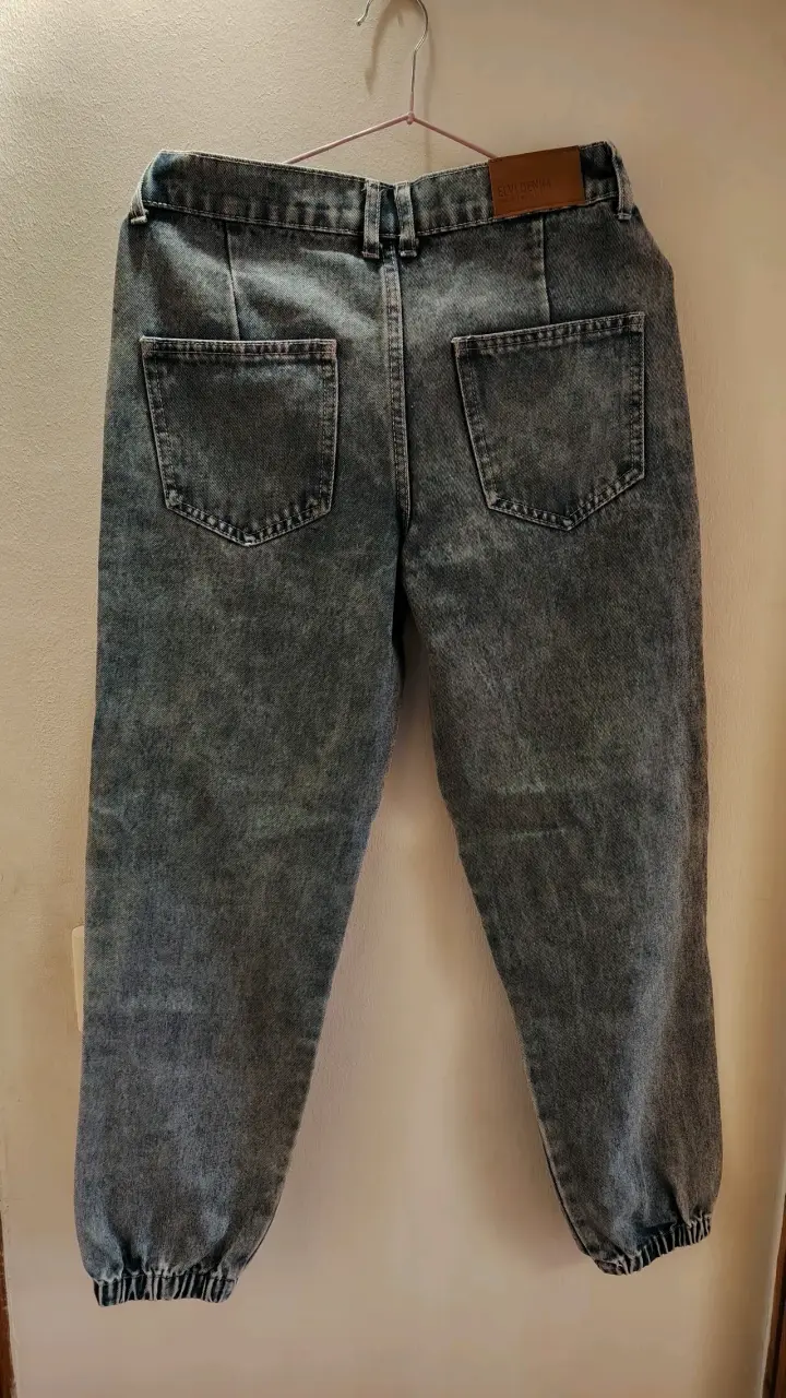 Jeans de niña con estampado de estrellas y mariposas - 2