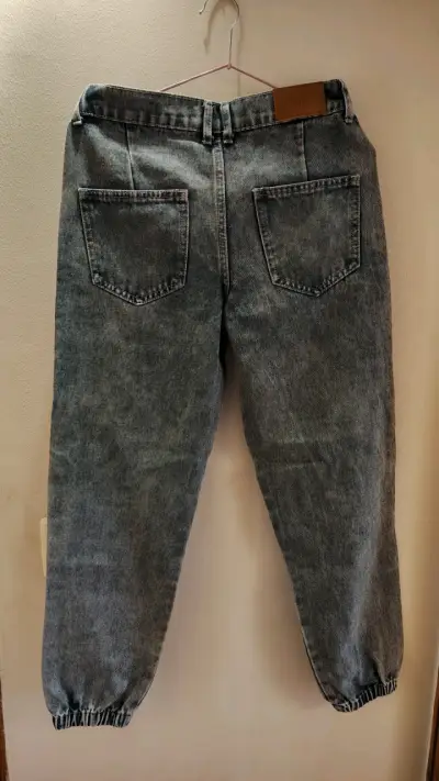 Jeans de niña con estampado de estrellas y mariposas - miniatura 2