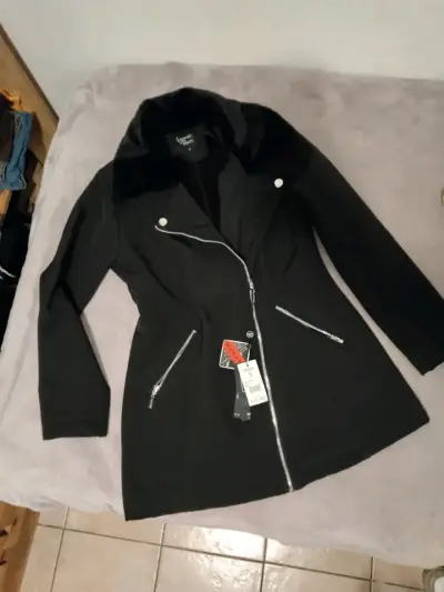 Chaquéta softshell impermeable con cuello de piel - miniatura 1