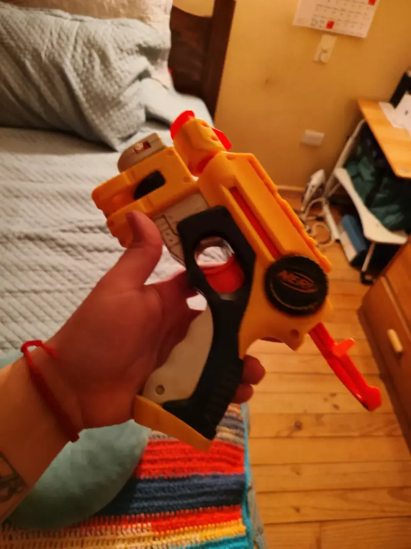Pistola de juguete Nerf amarilla y negra
