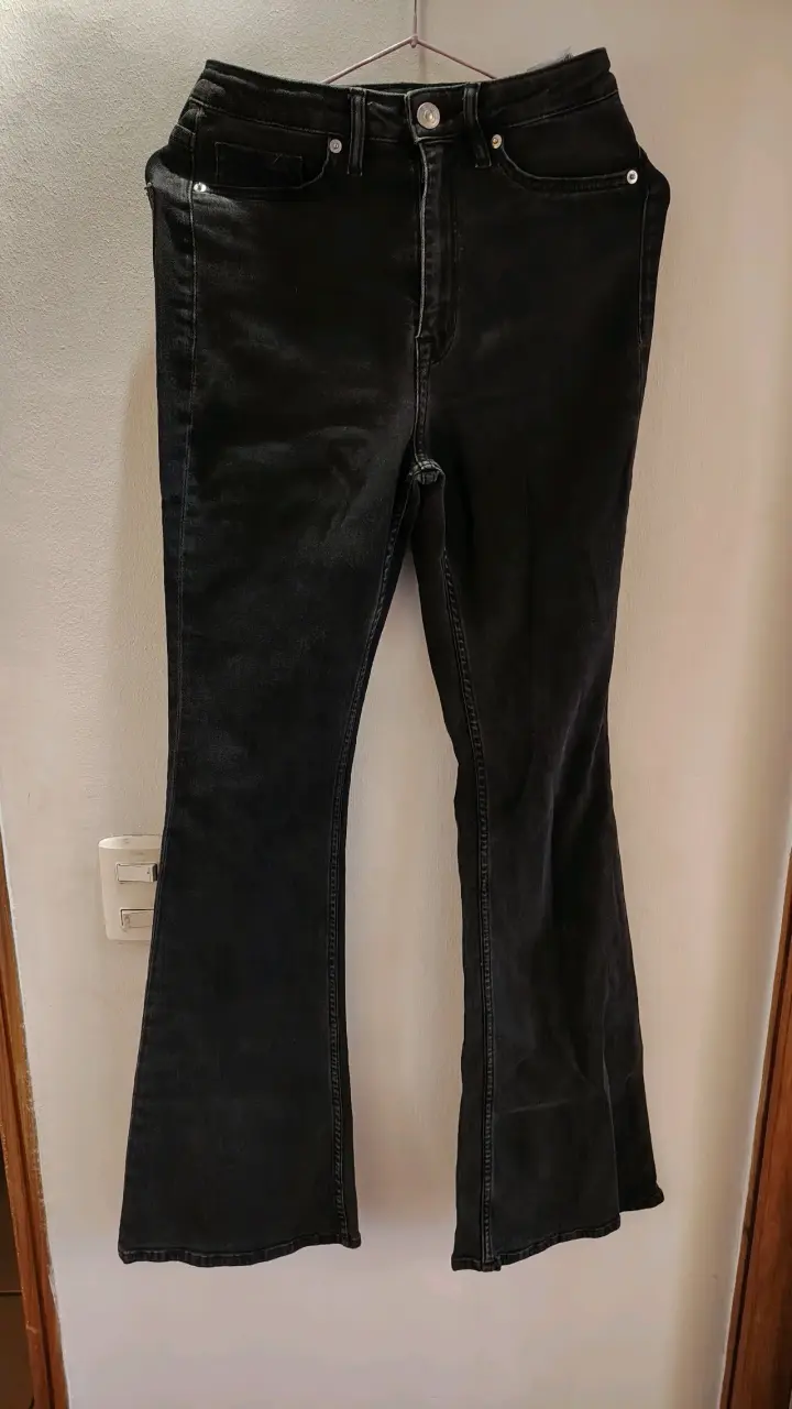 Pantalones acampanados negros talla 36 - 1