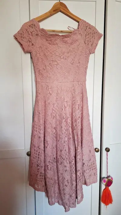 Vestido de encaje rosa elegante - miniatura 2