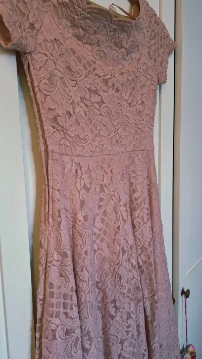 Vestido de encaje rosa elegante - miniatura 4