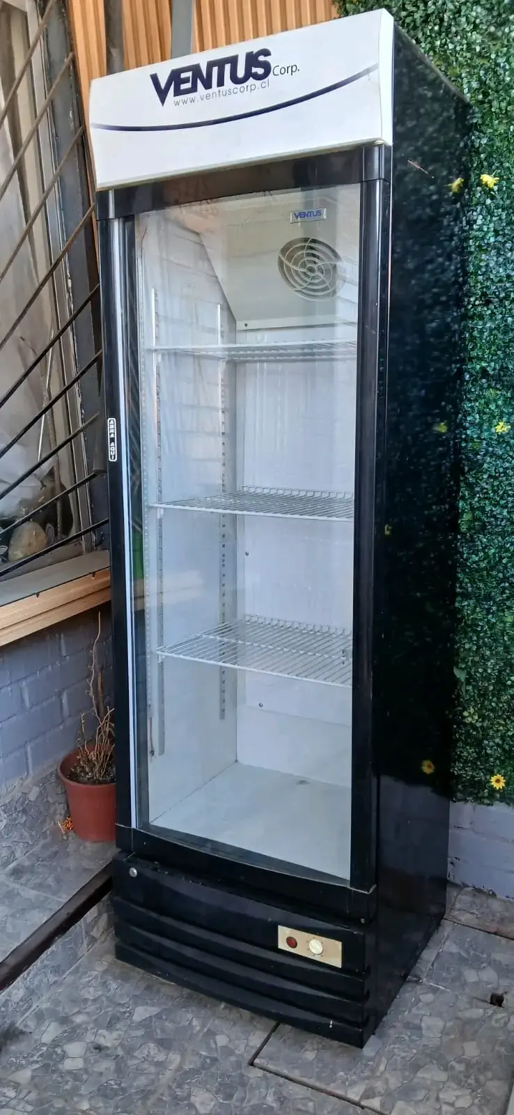 Refrigerador exhibidor Ventus de una puerta - 1