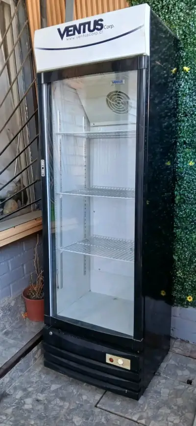 Refrigerador exhibidor Ventus de una puerta - miniatura 1