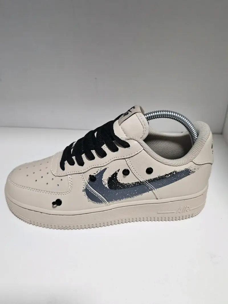 Zapatillas Nike Air Force 1 blancas con negro - 2