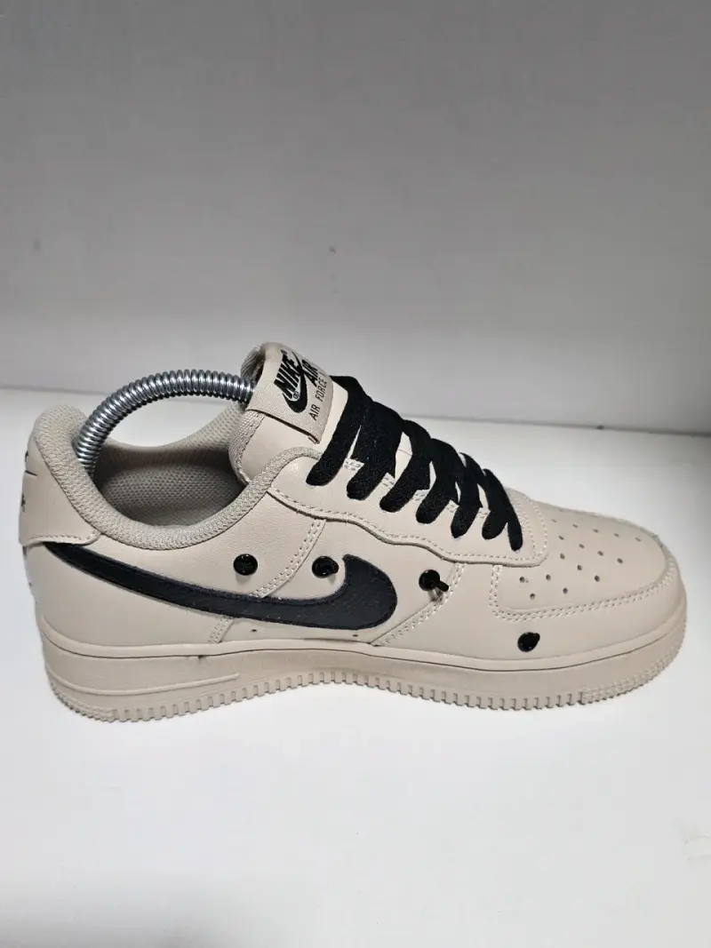 Zapatillas Nike Air Force 1 blancas con negro - 3