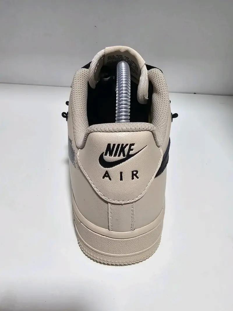 Zapatillas Nike Air Force 1 blancas con negro - 5