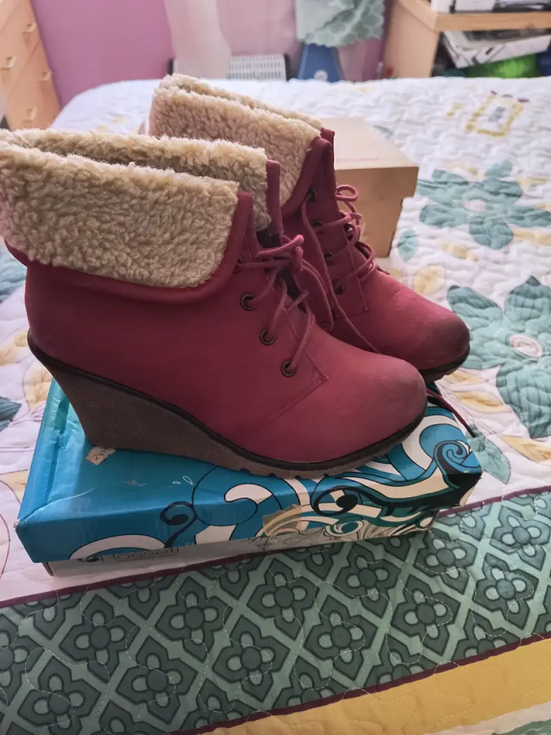 Zapatos de tacón negro con diseño calado - 3