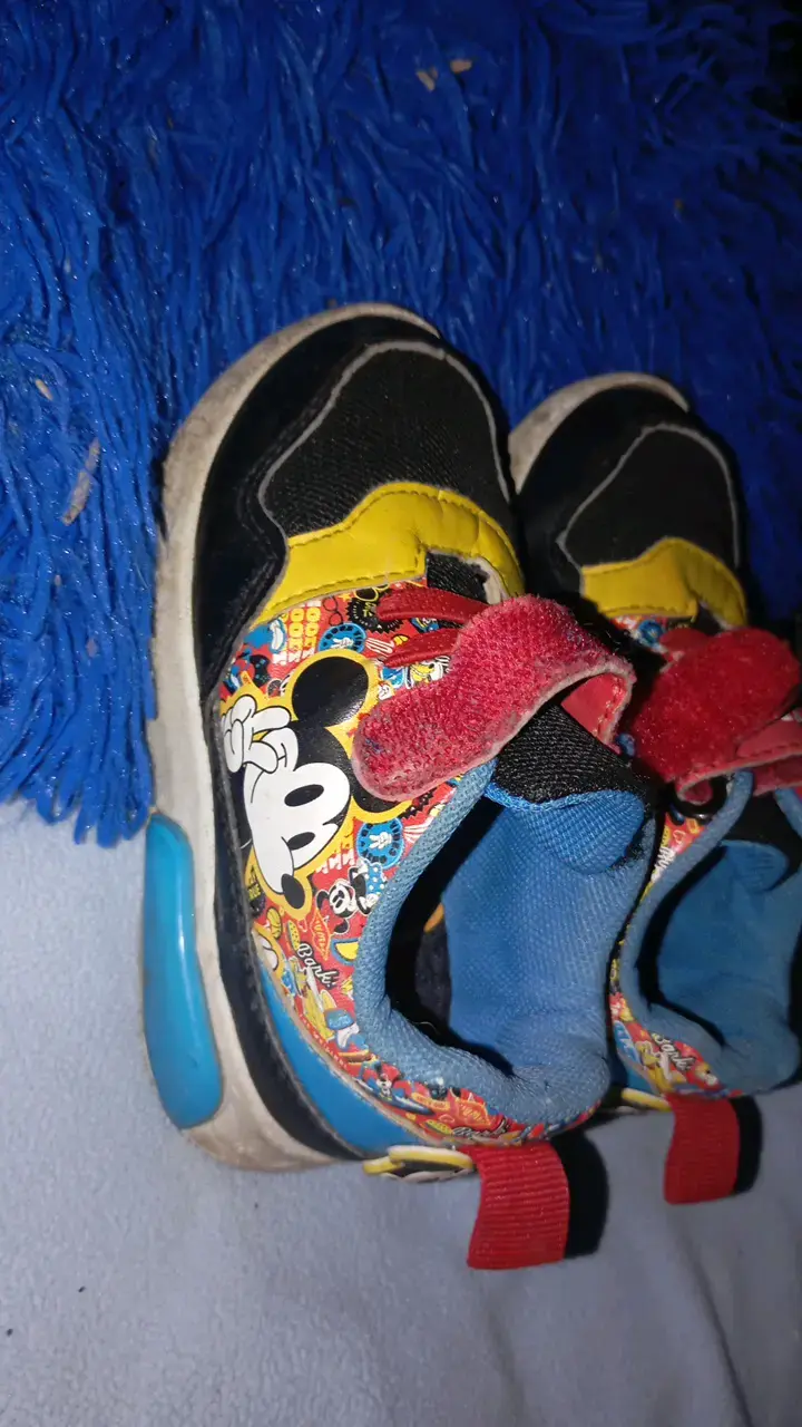 Zapatillas infantiles Mickey Mouse coloridas - 2