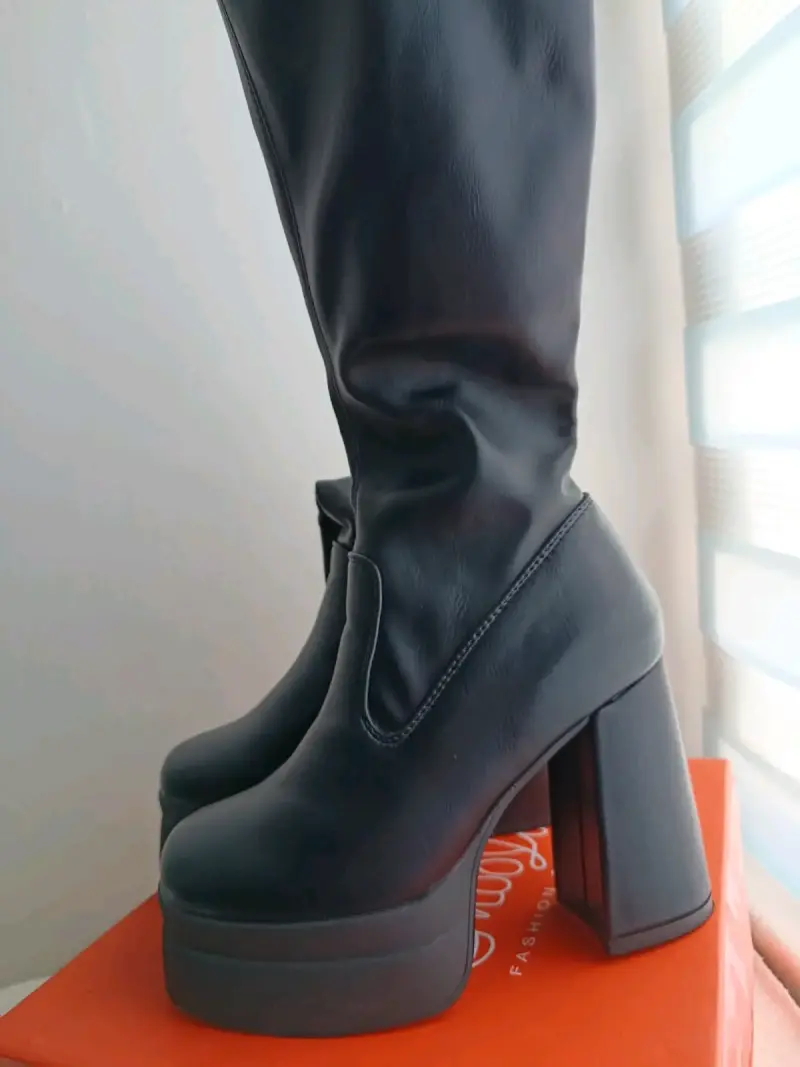 Botas con plataforma negros con tacón alto - 2