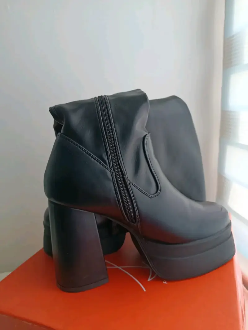 Botas con plataforma negros con tacón alto - 4