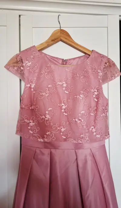 Vestido de fiesta rosa con encaje floral - miniatura 4