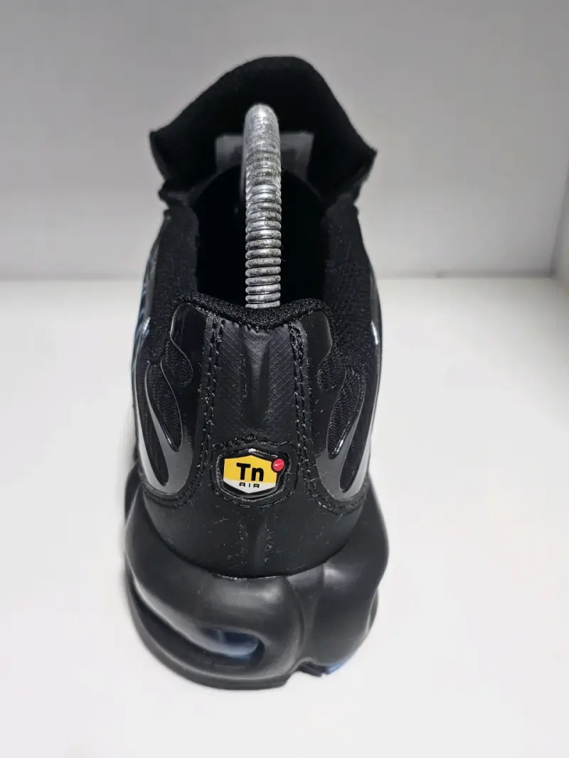 Zapatillas deportivas negras Nike Air Tuned TN. - 4