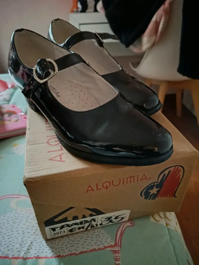 Zapatos de charol negro Alquimia talla 35 - 2