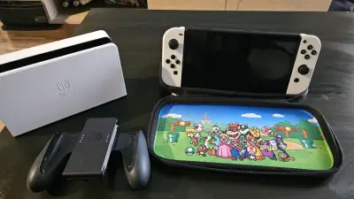 Consola Nintendo Switch OLED con estuche temático - miniatura 1