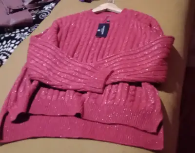 Suéter terracota con brillo para mujer - miniatura 2