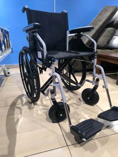 Cama clínica eléctrica con colchón antiescaras - miniatura 5