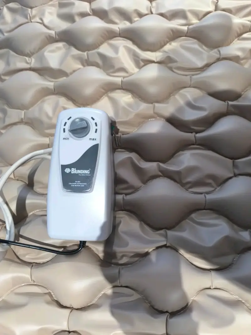 Cama clínica eléctrica con colchón antiescaras - 6