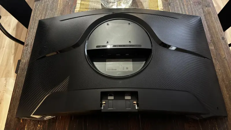 3 x Monitor 32“ Samsung Odyssey G5 Curvo - 4