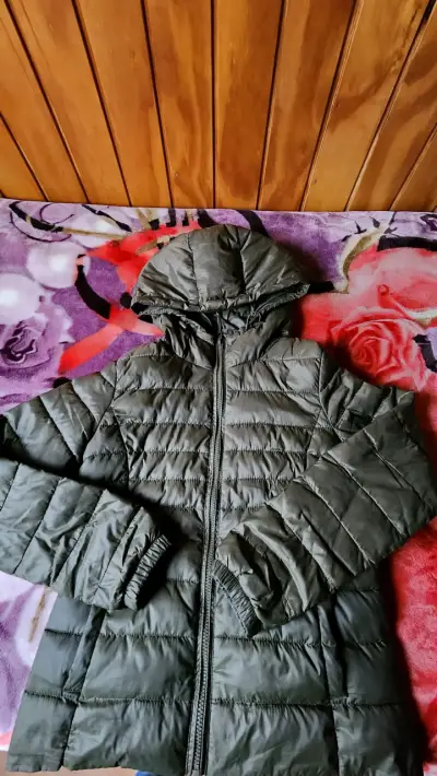 Chaqueta acolchada verde con capucha Only - miniatura 2