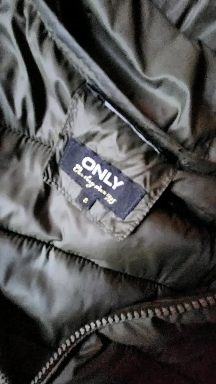 Chaqueta acolchada verde con capucha Only - 4