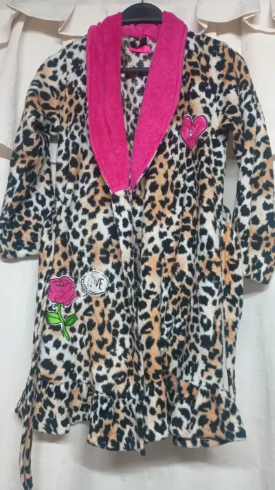 Bata de baño infantil con diseño animal print - miniatura 1