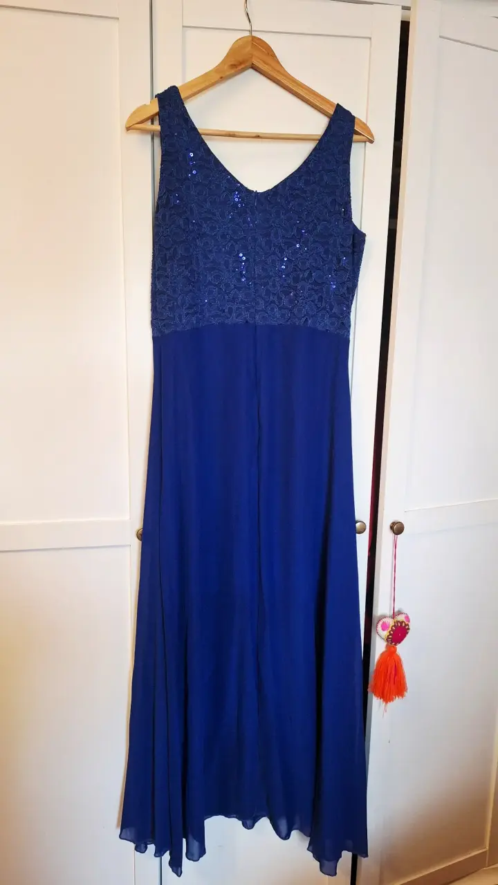 Vestido largo azul con encaje y lentejuelas - 2