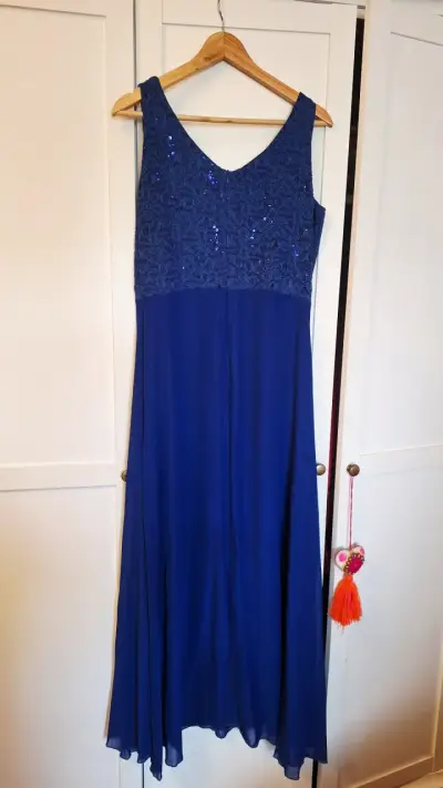 Vestido largo azul con encaje y lentejuelas - miniatura 2