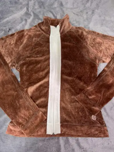 Chaqueta de terciopelo marrón con cierre Lululemon - miniatura 1