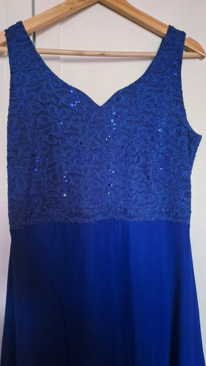 Vestido largo azul con encaje y lentejuelas - 3