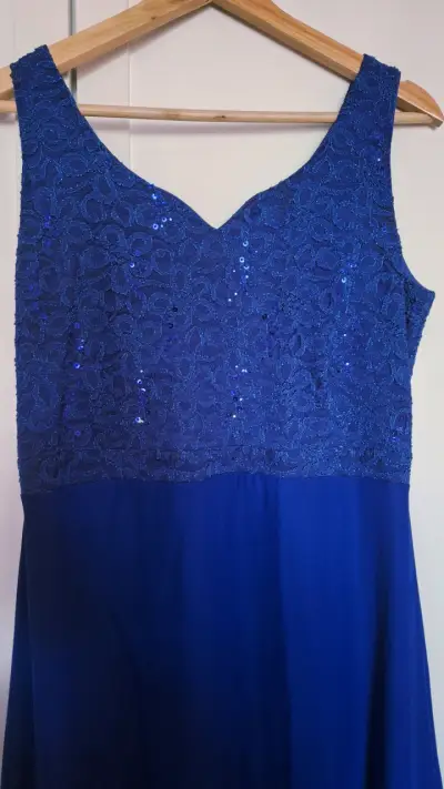 Vestido largo azul con encaje y lentejuelas - miniatura 3